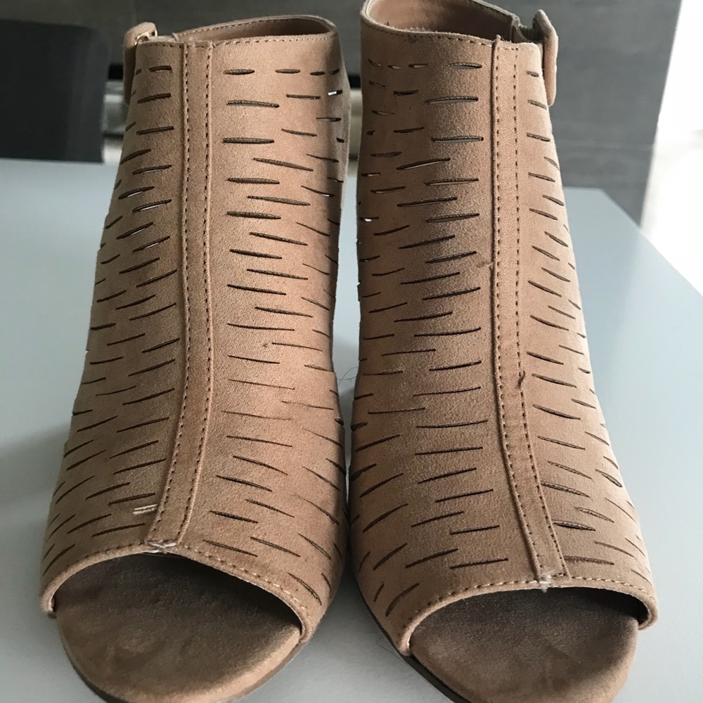 Madden girl heeled sandals